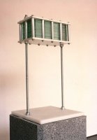 "Acquedotto" Metales, cristal, plástico cm.45x27x27 -1991-